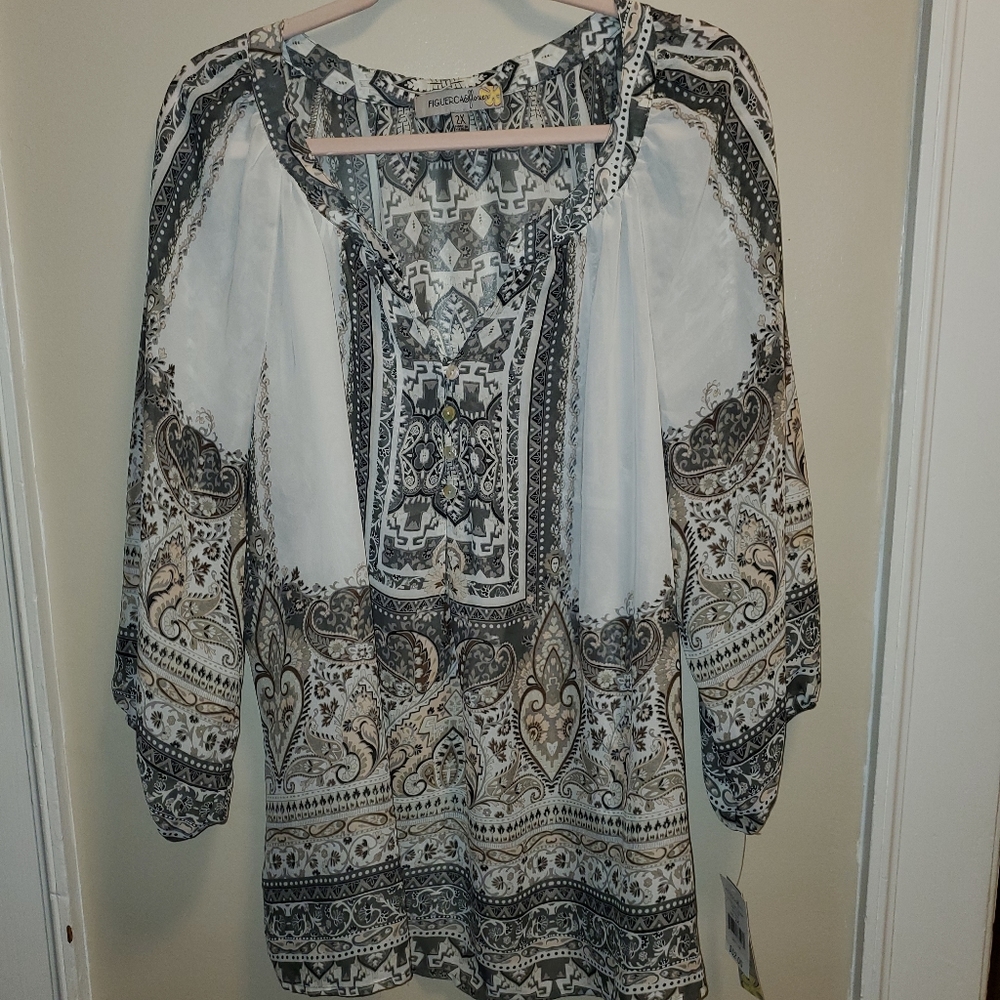 NWT. Women's Blouse gray, white & peach.